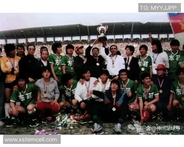 足球传奇逐渐退役回顾：见证时代变迁与巨星的谢幕瞬间