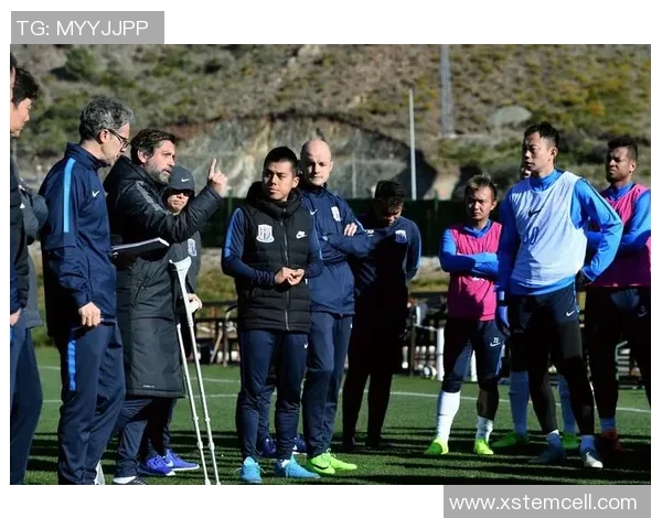 足球球星踢水瓶事件背后的真实故事和引发的全球热议